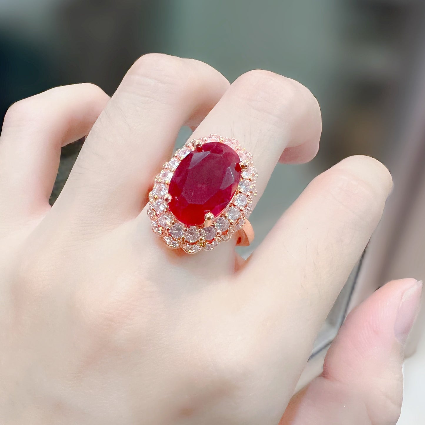 Ensemble de bague et collier en rubis de luxe