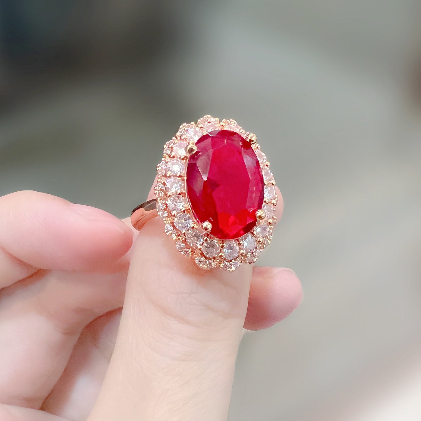 Ensemble de bague et collier en rubis de luxe